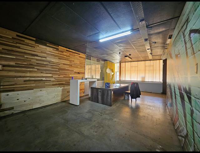 3,988M² WAREHOUSE TO LET IN ROSSLYN