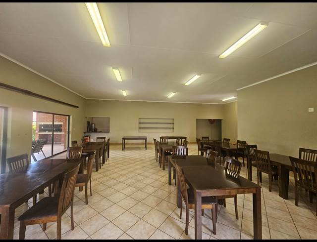 80M² BUSINESS CENTRE TO LET IN SILVER LAKES GOLF ESTATE
