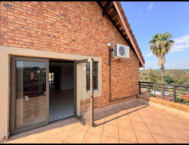 111M² OFFICE TO LET IN FOURWAYS