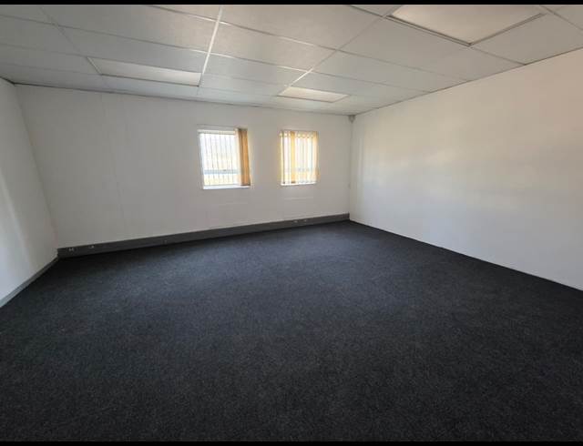 1,100M² WAREHOUSE TO LET IN STORMILL