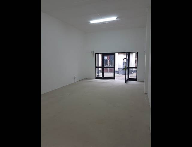 Retail property to rent in WORCESTER CENTRAL