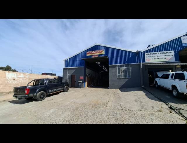 428M² WAREHOUSE TO LET IN STIKLAND INDUSTRIAL