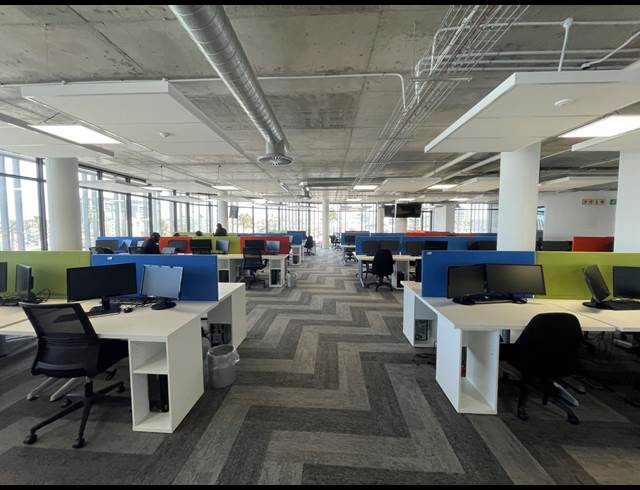 1,135M² OFFICE TO LET IN CENTURY CITY