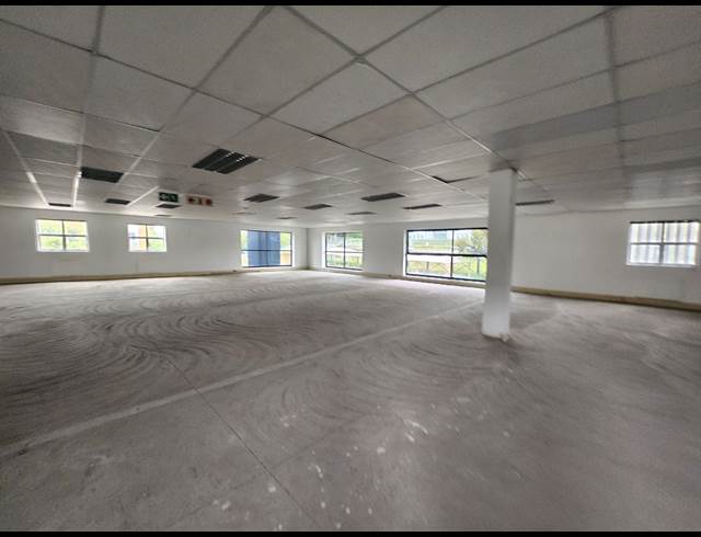 586M² OFFICE TO LET IN HALFWAY GARDENS