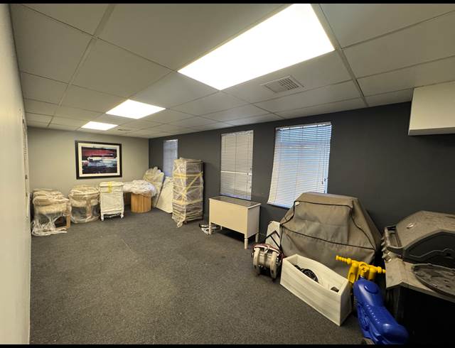952M² OFFICE TO LET IN WYNBERG