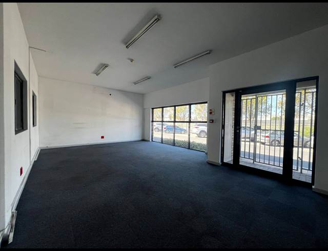 404M² WAREHOUSE TO LET IN AIRPORT INDUSTRIA