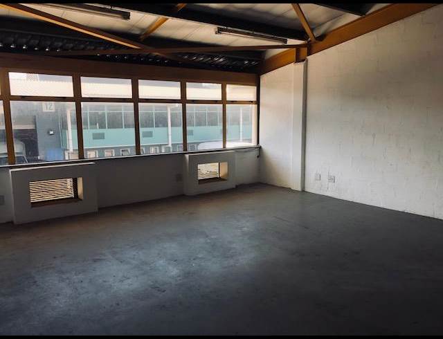 493M² WAREHOUSE TO LET IN RED HILL