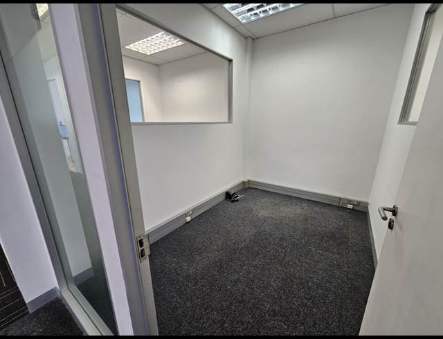 187M² OFFICE TO LET IN MILNERTON CENTRAL