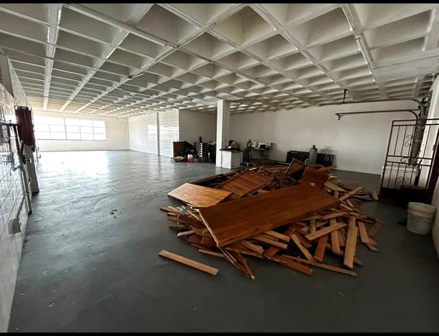 230M² WAREHOUSE TO LET IN WYNBERG