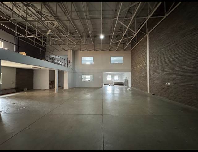 450M² WAREHOUSE TO LET IN STORMILL