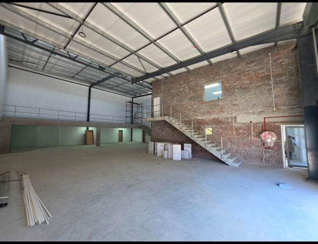 928M² WAREHOUSE TO LET IN FIRGROVE INDUSTRIAL ESTATE