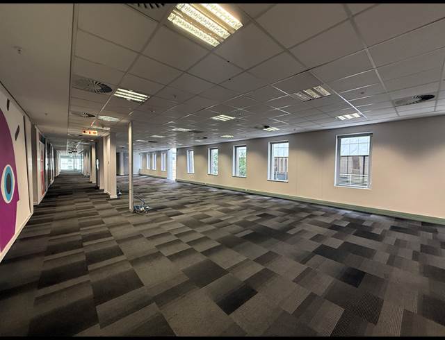1,418M² OFFICE TO LET IN SANDTON CENTRAL
