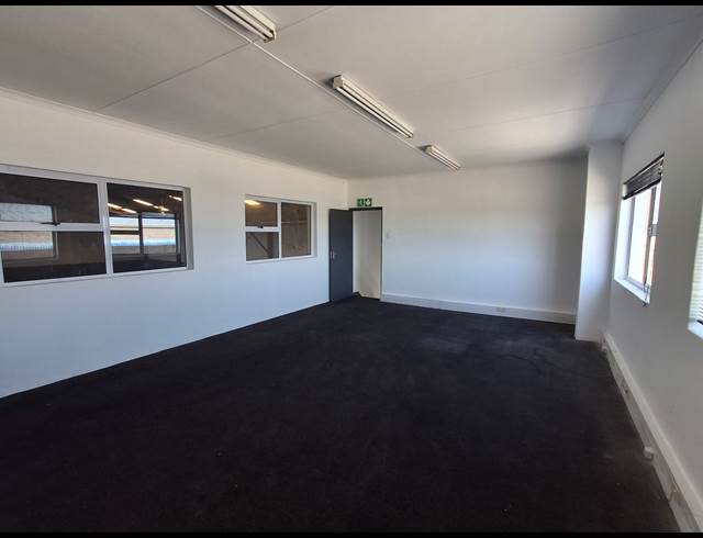 1,304M² WAREHOUSE TO LET IN WOODBROOK