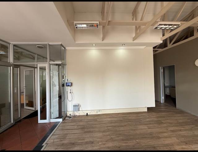 100M² BUSINESS CENTRE TO LET IN RYNFIELD