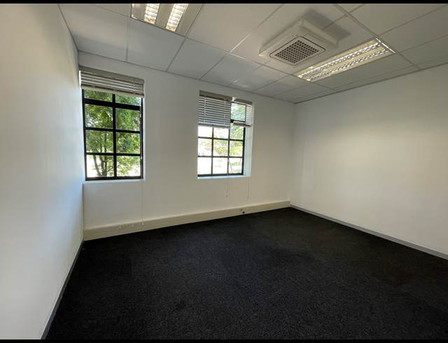 364M² OFFICE TO LET IN LYME PARK