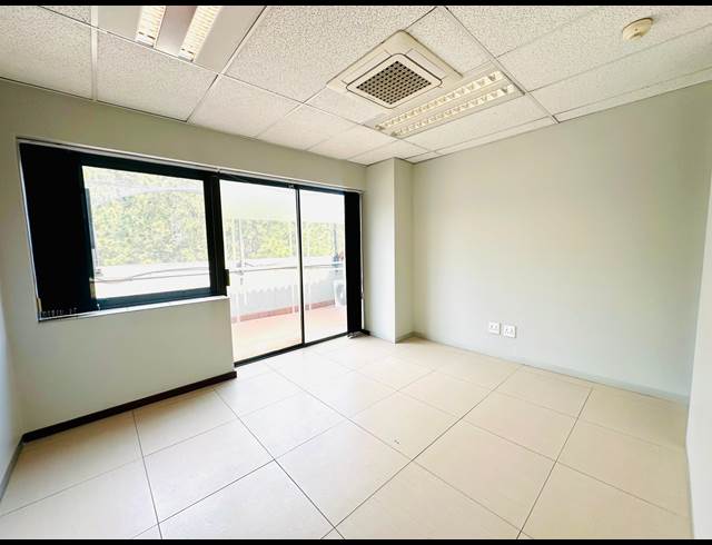 325.90M² OFFICE TO LET IN WOODMEAD
