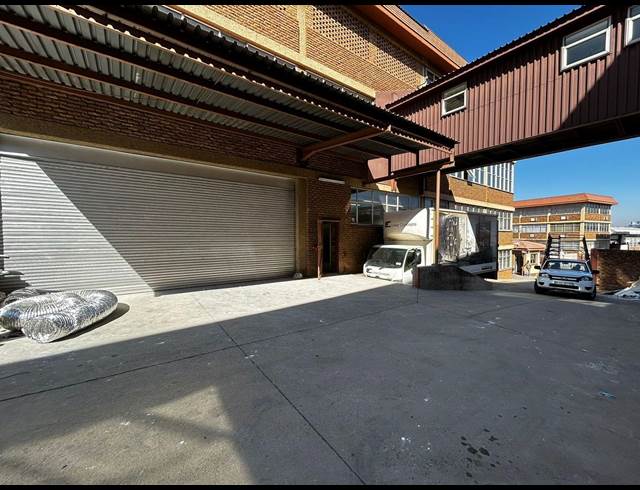 2,082M² WAREHOUSE TO LET IN WYNBERG