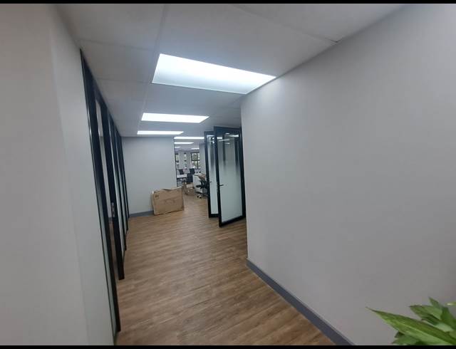 222M² OFFICE TO LET IN DUNKELD WEST