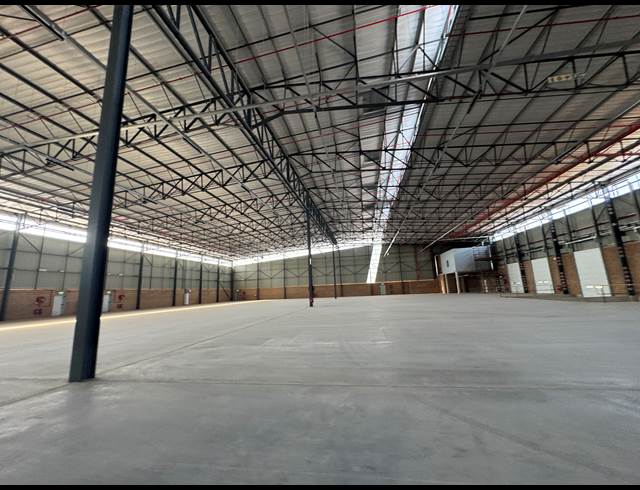 1,910M² WAREHOUSE TO LET IN AIRPORT PARK