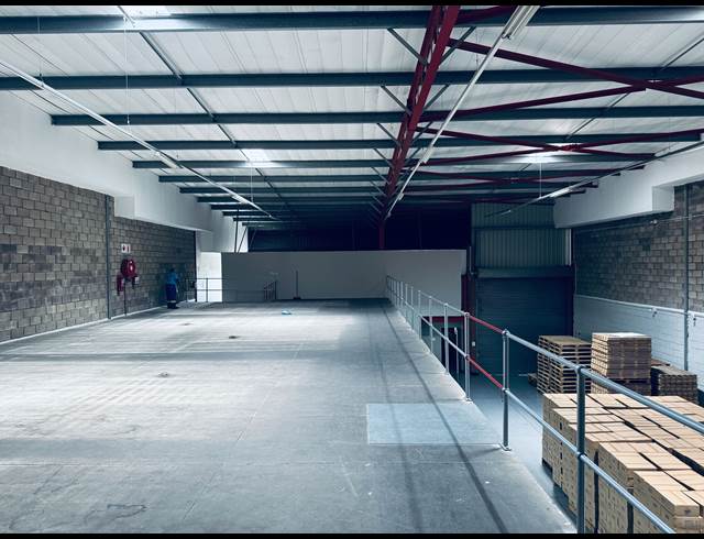 859M² WAREHOUSE TO LET IN CORNUBIA