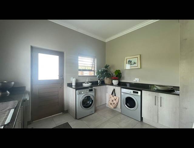 2 BEDROOM HOUSE TO LET IN BATELEUR ESTATE
