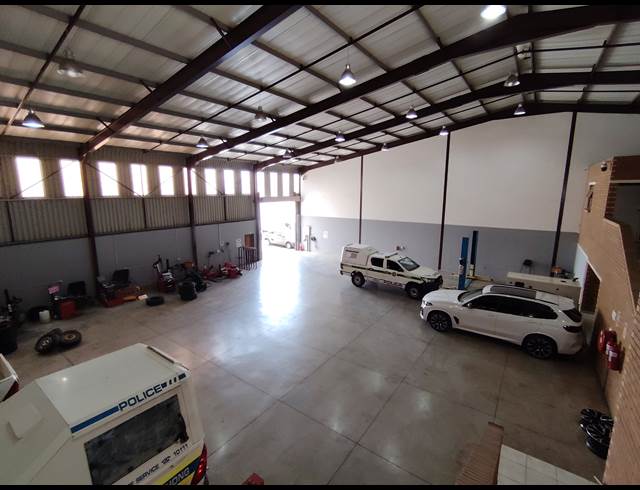 1,078M² WAREHOUSE TO LET IN AIRPORT PARK