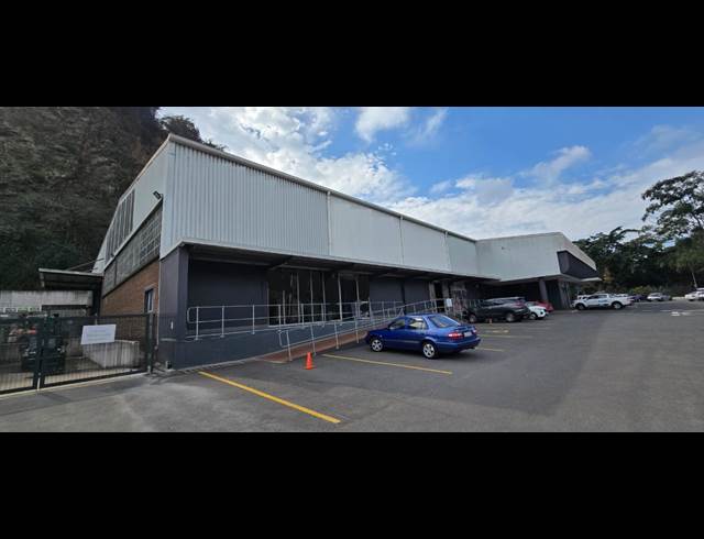 650M² SHOWROOM TO LET IN UMGENI PARK