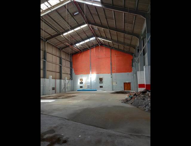 2,117M² WAREHOUSE TO LET IN GARDENS
