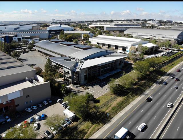 7,640M² WAREHOUSE RENTED IN LONGMEADOW