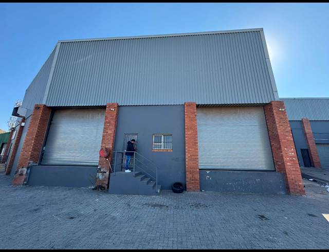 510M² WAREHOUSE TO LET IN CROWN