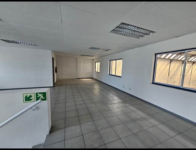 1,250M² WAREHOUSE TO LET IN KILLARNEY GARDENS