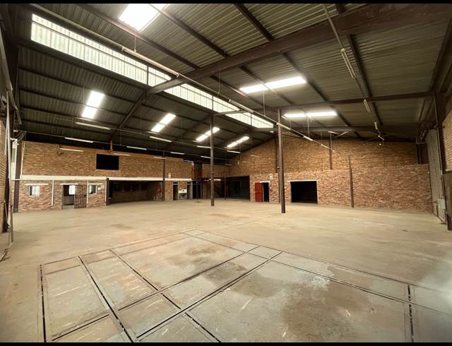 950M² WAREHOUSE TO LET IN AMALGAM