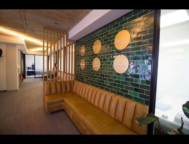 220M² SERVICED OFFICE TO LET IN HYDE PARK