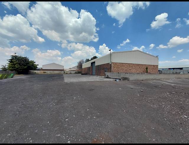 500M² WAREHOUSE TO LET IN POMONA