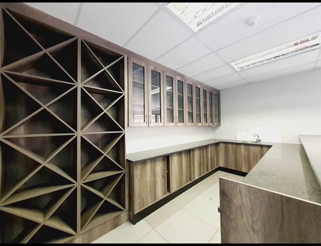 3,230M² BUSINESS TO LET IN VORNA VALLEY