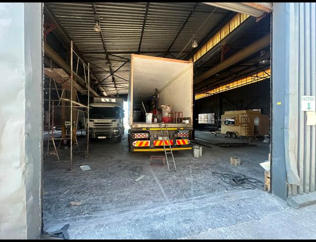 600M² WAREHOUSE TO LET IN JET PARK