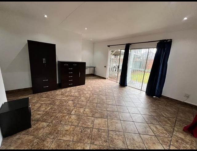 1 BEDROOM PROPERTY TO RENT IN DALPARK EXT 1