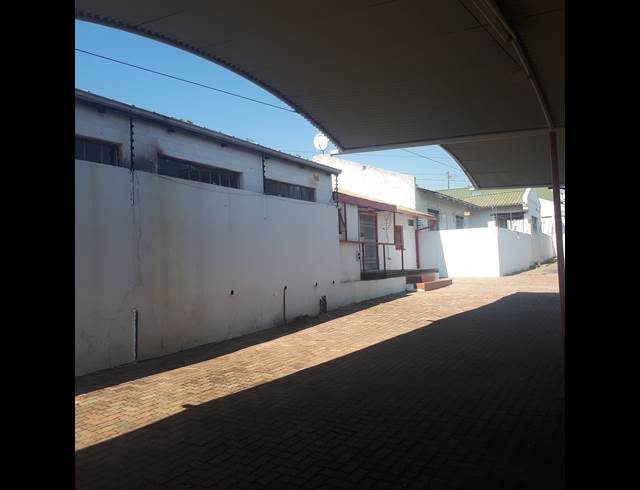 M² OFFICE TO LET IN ROCKY DRIFT