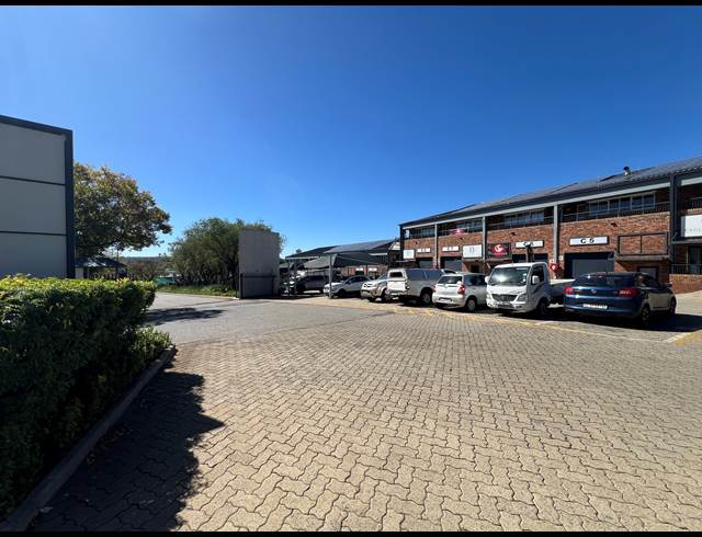 100M² WAREHOUSE TO LET IN HIGHVELD