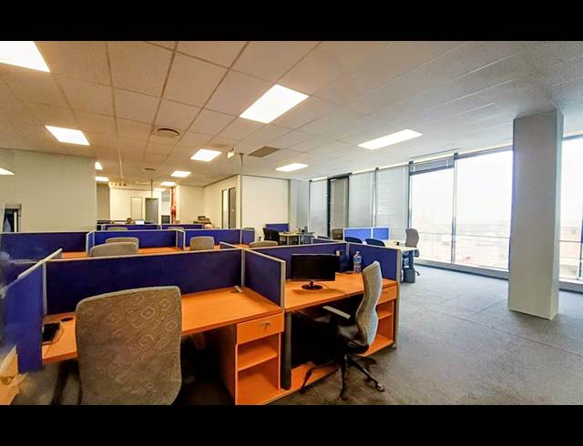 1,587M² OFFICE TO LET IN WOODSTOCK