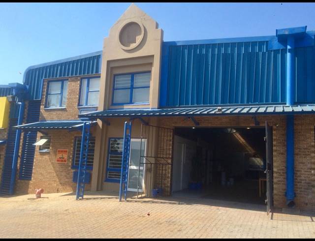 301M² WAREHOUSE TO LET IN LASER PARK