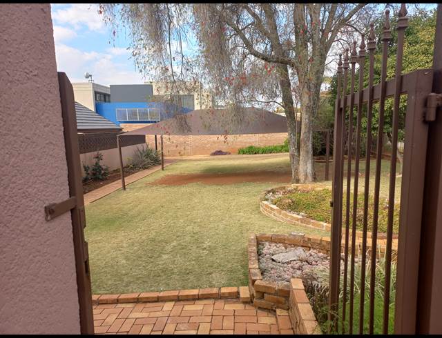 Office property to rent in LYNNWOOD GLEN