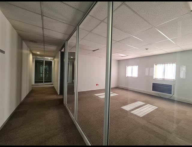 4,740M² OFFICE TO LET IN MEADOWDALE
