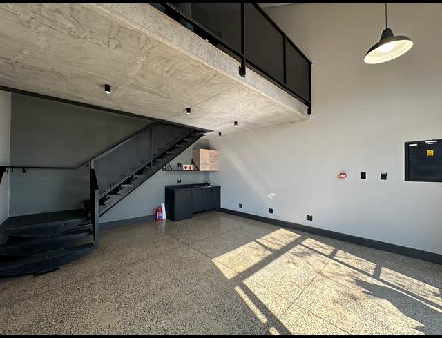 73M² OFFICE TO LET IN ROOIHUISKRAAL NORTH
