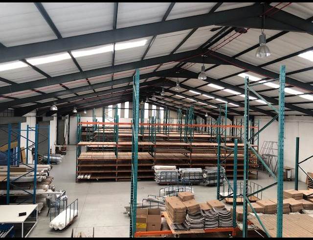 1,220M² WAREHOUSE TO LET IN STIKLAND INDUSTRIAL