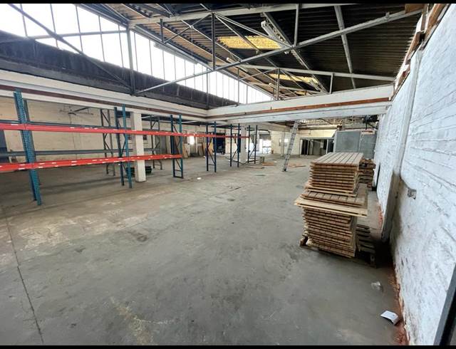 1,550M² WAREHOUSE TO LET IN PAARDEN EILAND