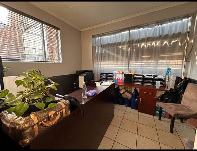 684M² WORKSHOP TO LET IN KLIPFONTEIN