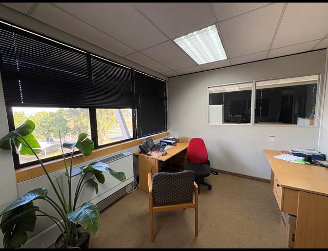 193M² OFFICE TO LET IN PAROW NORTH