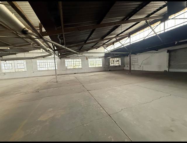 1,159M² WAREHOUSE TO LET IN INDUSTRIA