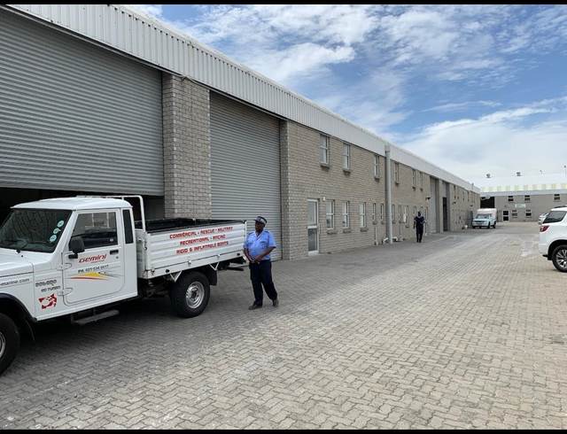 1,100M² WAREHOUSE TO LET IN EPPING INDUSTRIAL